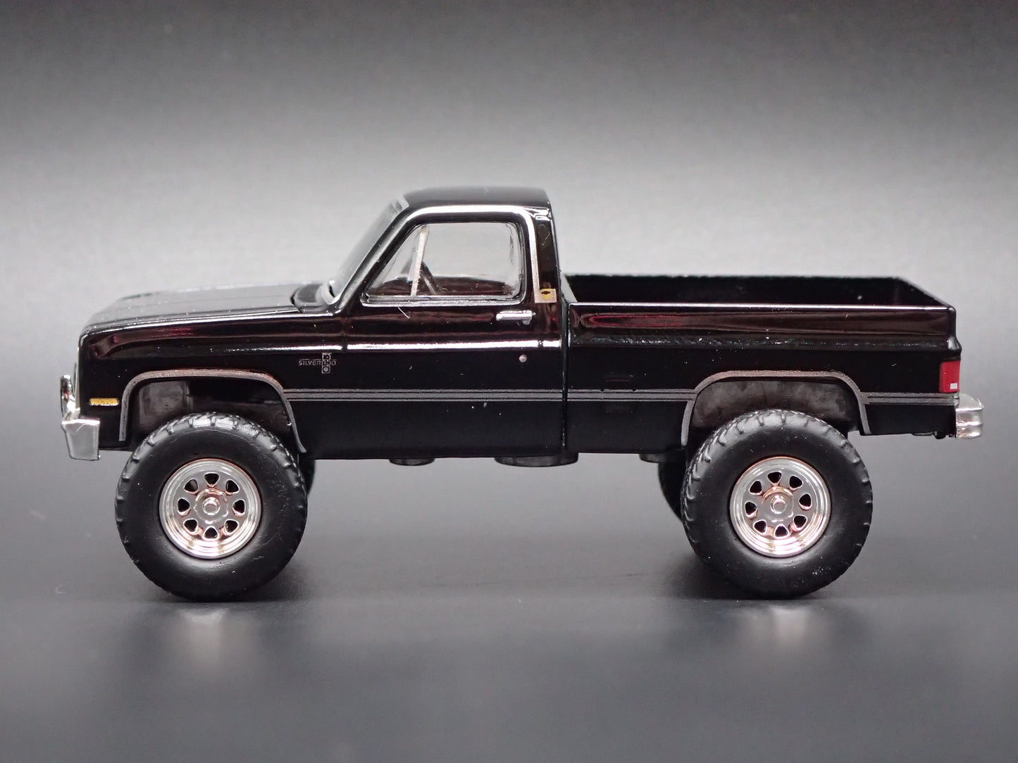 1981 81 CHEVY CHEVROLET K10 4x4 PICKUP TRUCK BLACK 1/64 SCALE DIECAST MODEL CAR
