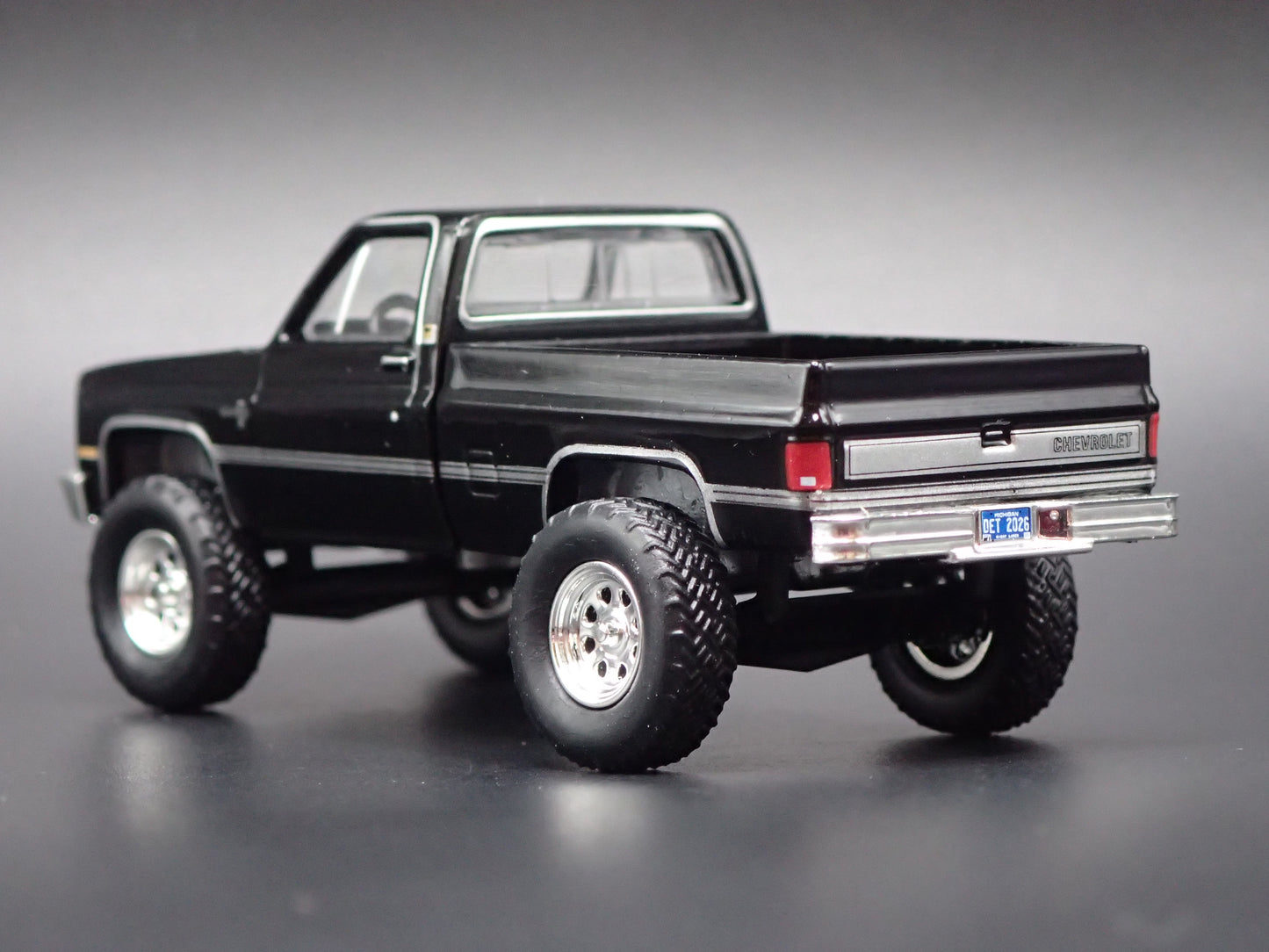 1981 81 CHEVY CHEVROLET K10 4x4 PICKUP TRUCK BLACK 1/64 SCALE DIECAST MODEL CAR