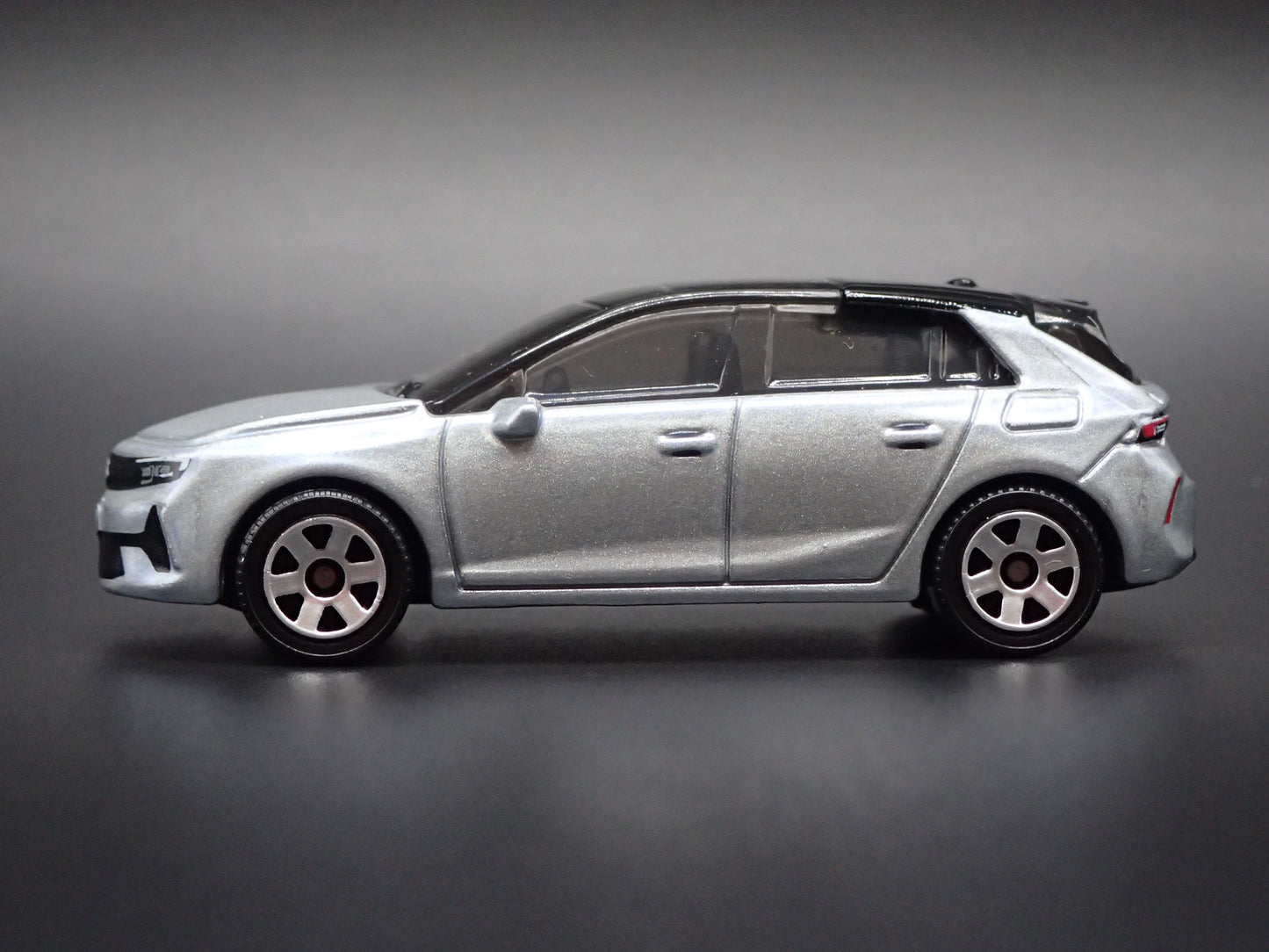 2021-2026 OPEL ASTRA 4 DOOR 1:64 SCALE COLLECTIBLE DIORAMA DIECAST MODEL CAR