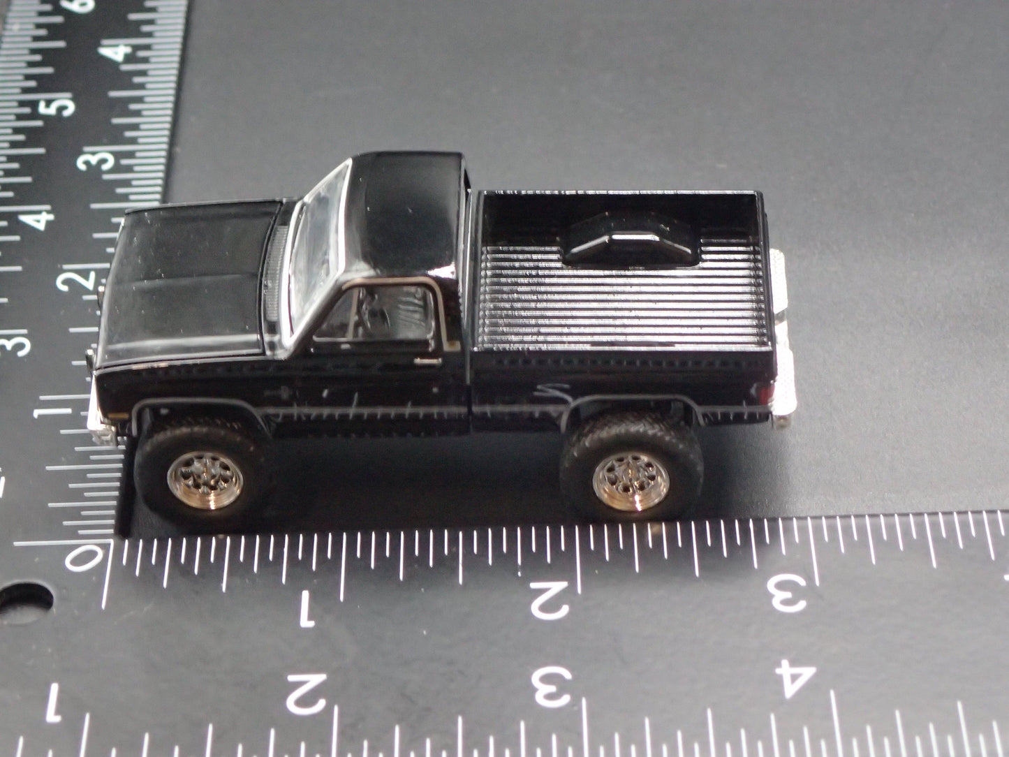 1981 81 CHEVY CHEVROLET K10 4x4 PICKUP TRUCK BLACK 1/64 SCALE DIECAST MODEL CAR