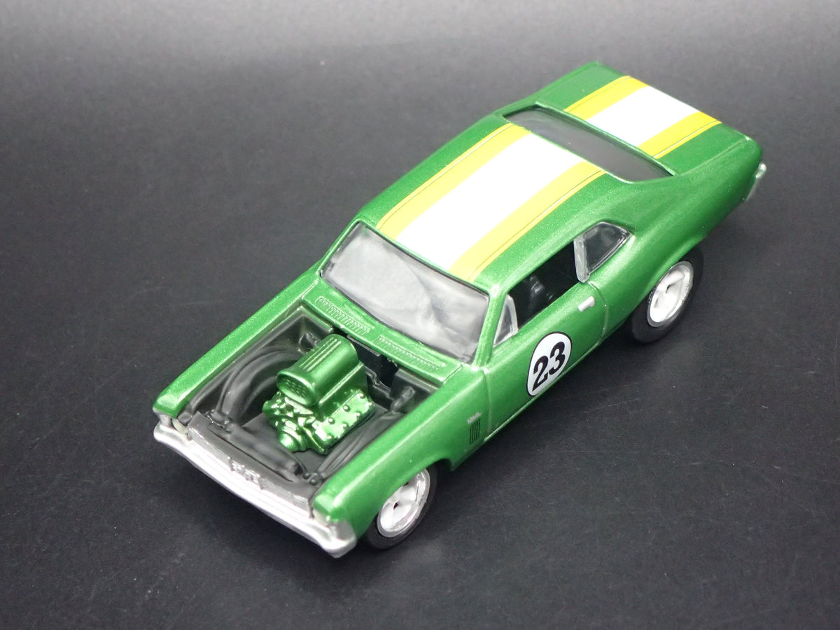 1969 69 CHEVY CHEVROLET NOVA SS GREEN 1:64 SCALE DIORAMA DIECAST MODEL CAR