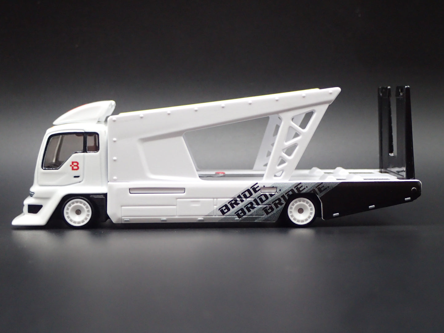 MODERN FLATBED CAR HAULER TRUCK WHITE 1/64 SCALE DIECAST MODEL