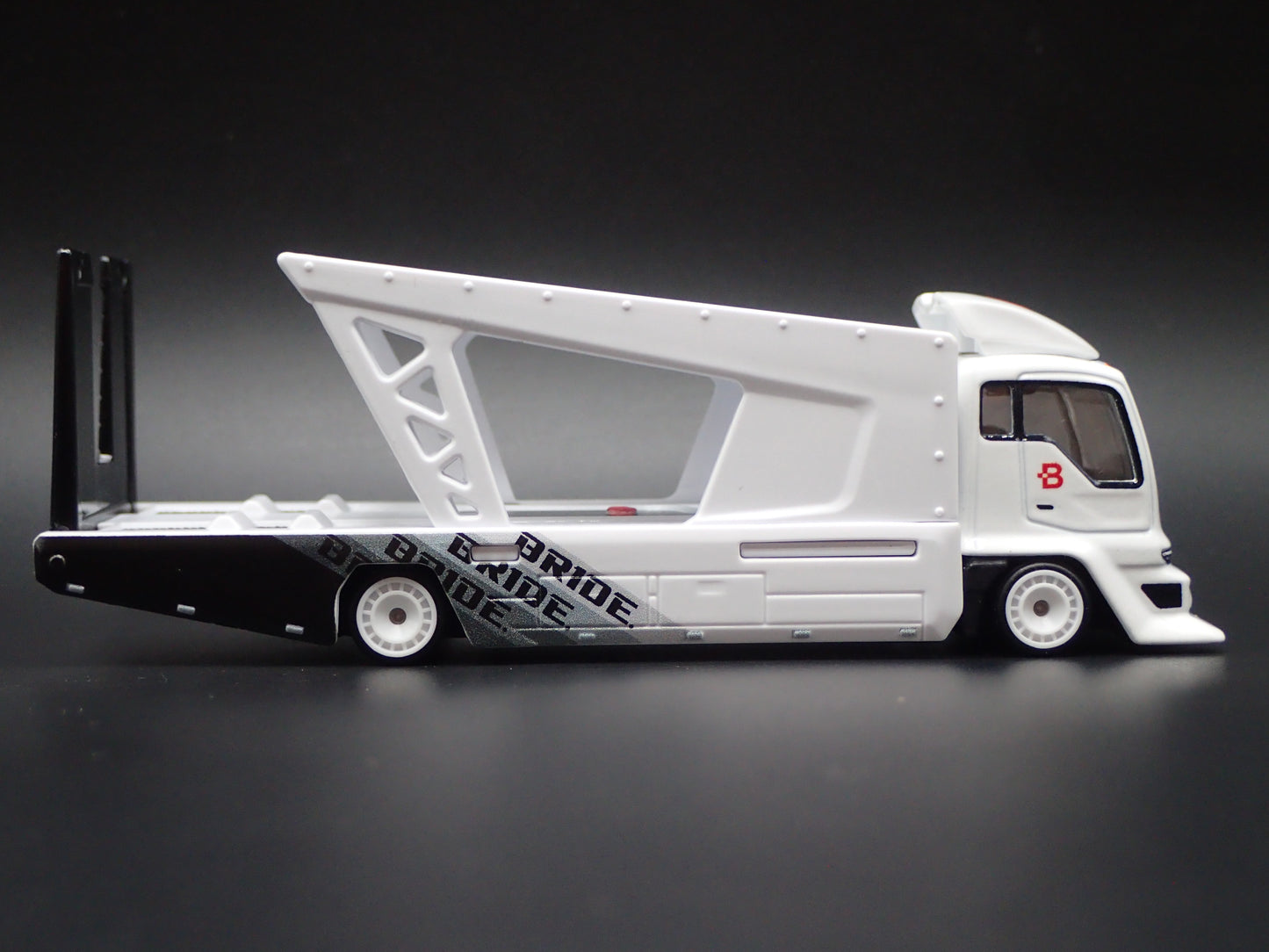 MODERN FLATBED CAR HAULER TRUCK WHITE 1/64 SCALE DIECAST MODEL
