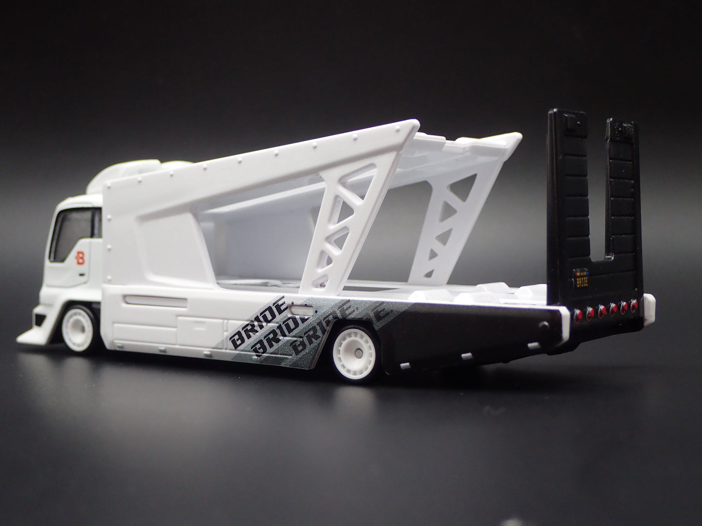 MODERN FLATBED CAR HAULER TRUCK WHITE 1/64 SCALE DIECAST MODEL