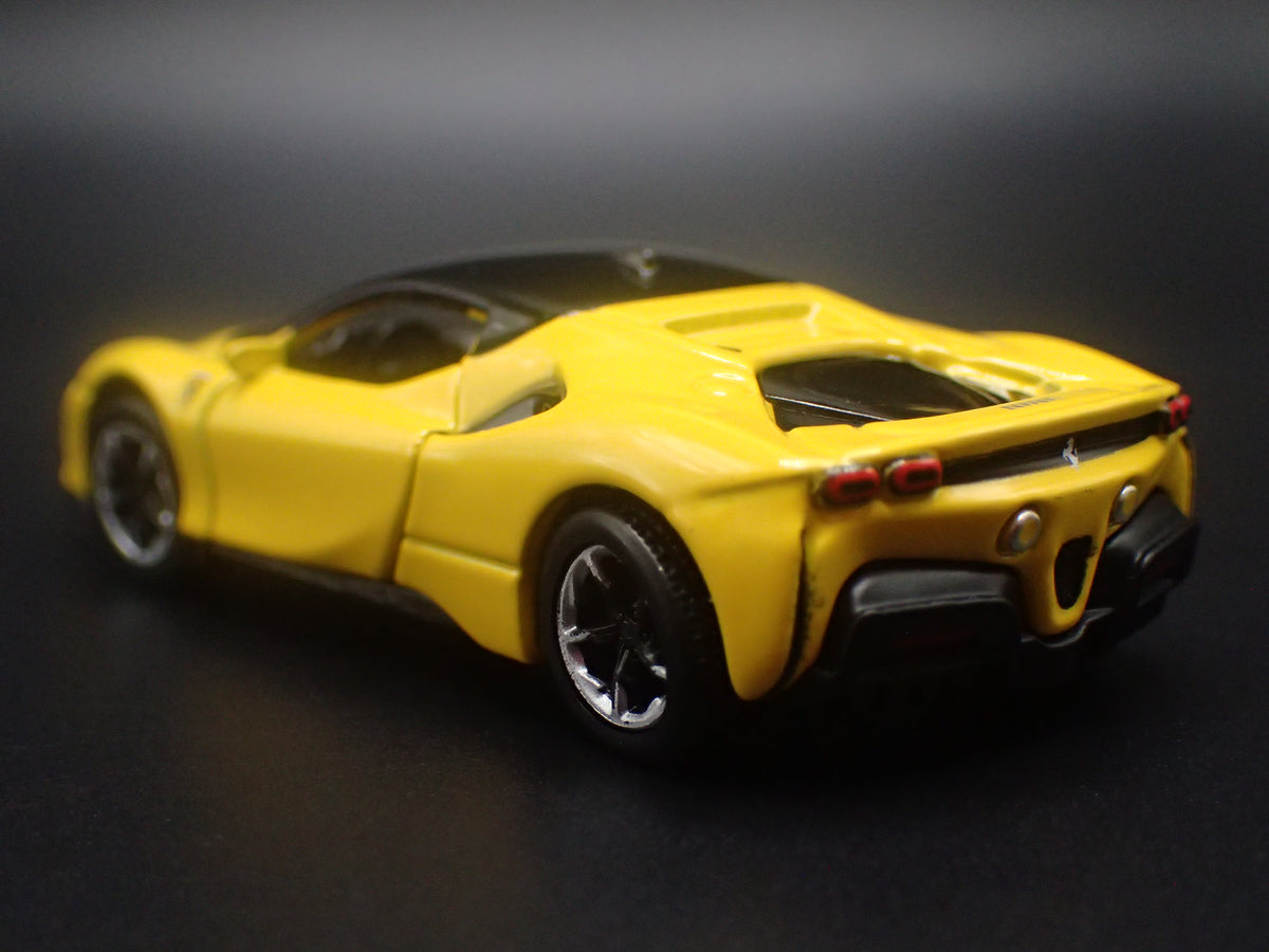 2020-2025 FERRARI SF90 STRADALE 1:64 SCALE COLLECTIBLE DIORAMA DIECAST MODEL CAR