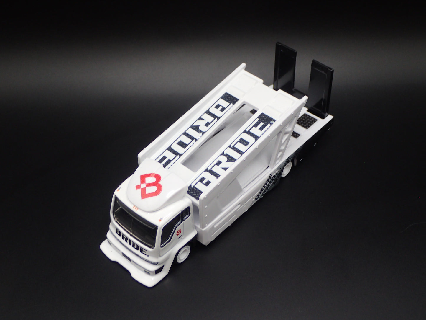 MODERN FLATBED CAR HAULER TRUCK WHITE 1/64 SCALE DIECAST MODEL