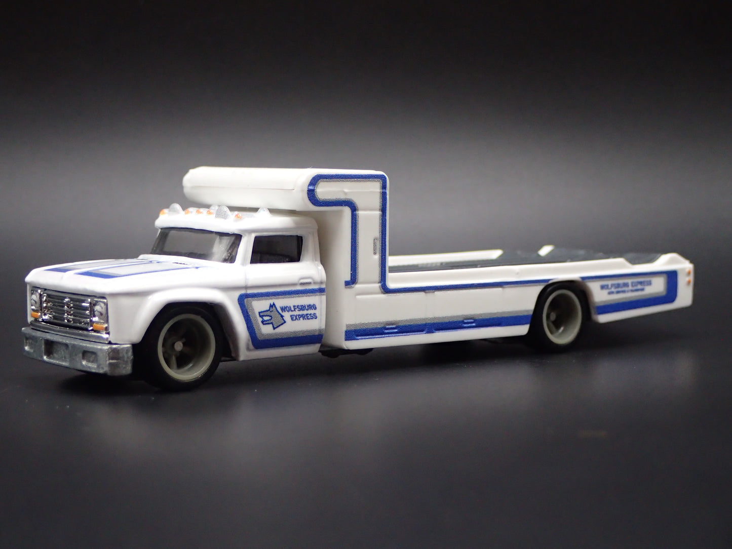 VINTAGE RACING FLATBED CAR HAULER TRUCK WHITE 1/64 SCALE DIECAST MODEL CAR