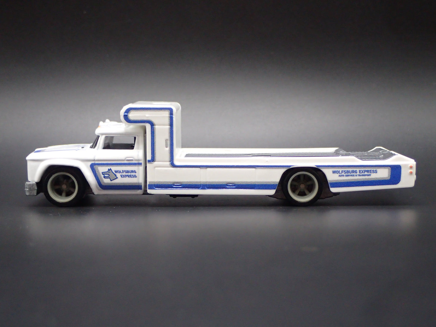 VINTAGE RACING FLATBED CAR HAULER TRUCK WHITE 1/64 SCALE DIECAST MODEL CAR