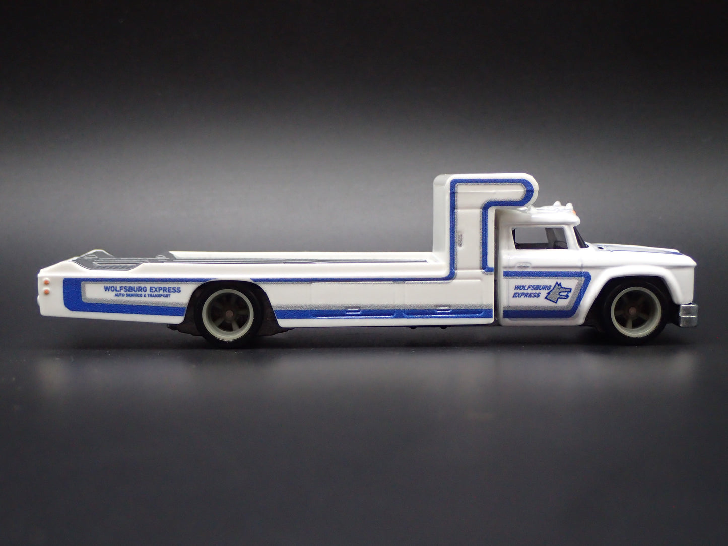 VINTAGE RACING FLATBED CAR HAULER TRUCK WHITE 1/64 SCALE DIECAST MODEL CAR