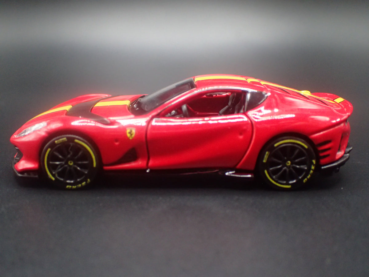2017-2024 FERRARI 812 COMPETIZIONE 1:64 SCALE COLLECTIBLE DIORAMA DIECAST MODEL CAR