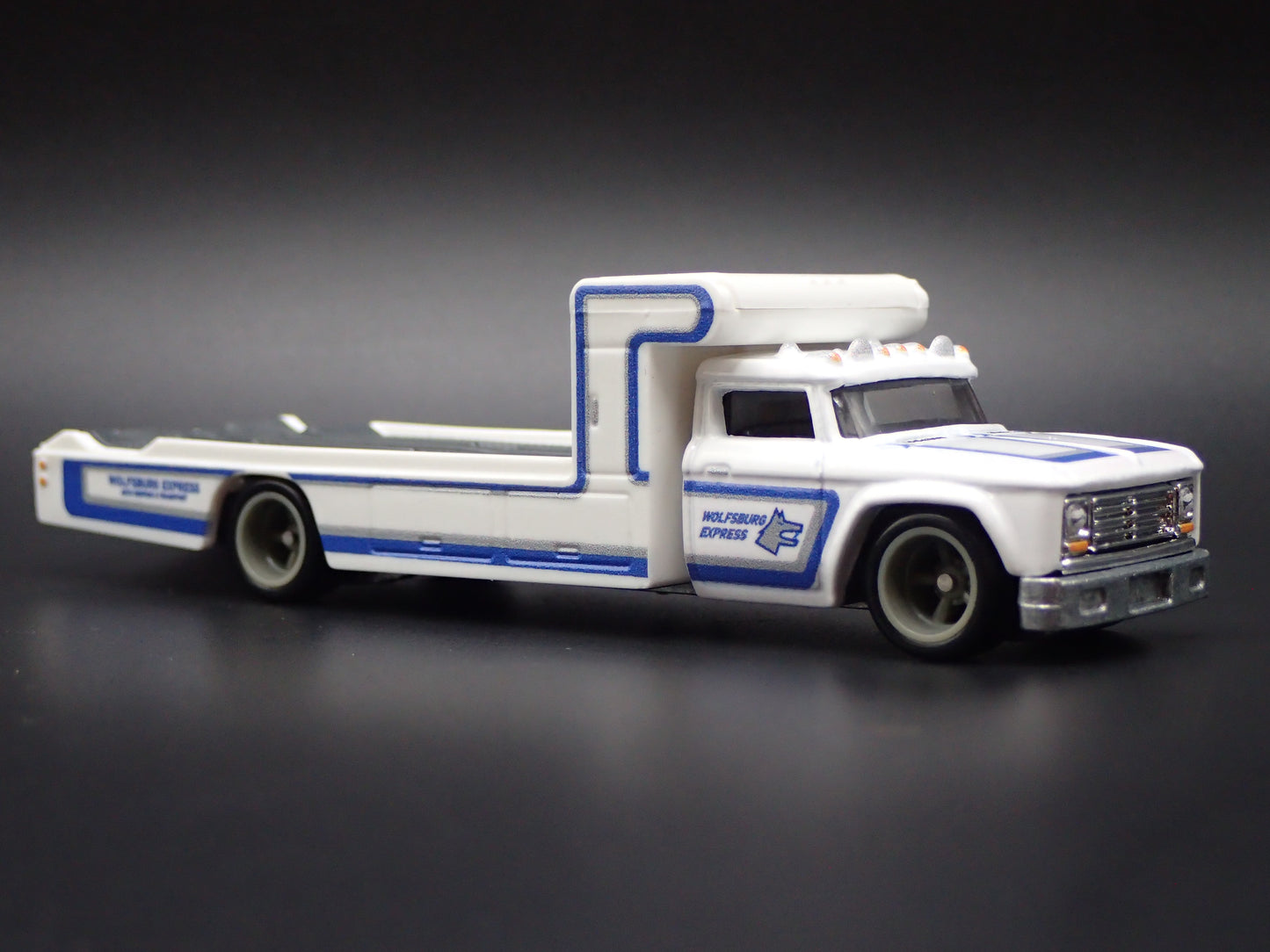 VINTAGE RACING FLATBED CAR HAULER TRUCK WHITE 1/64 SCALE DIECAST MODEL CAR