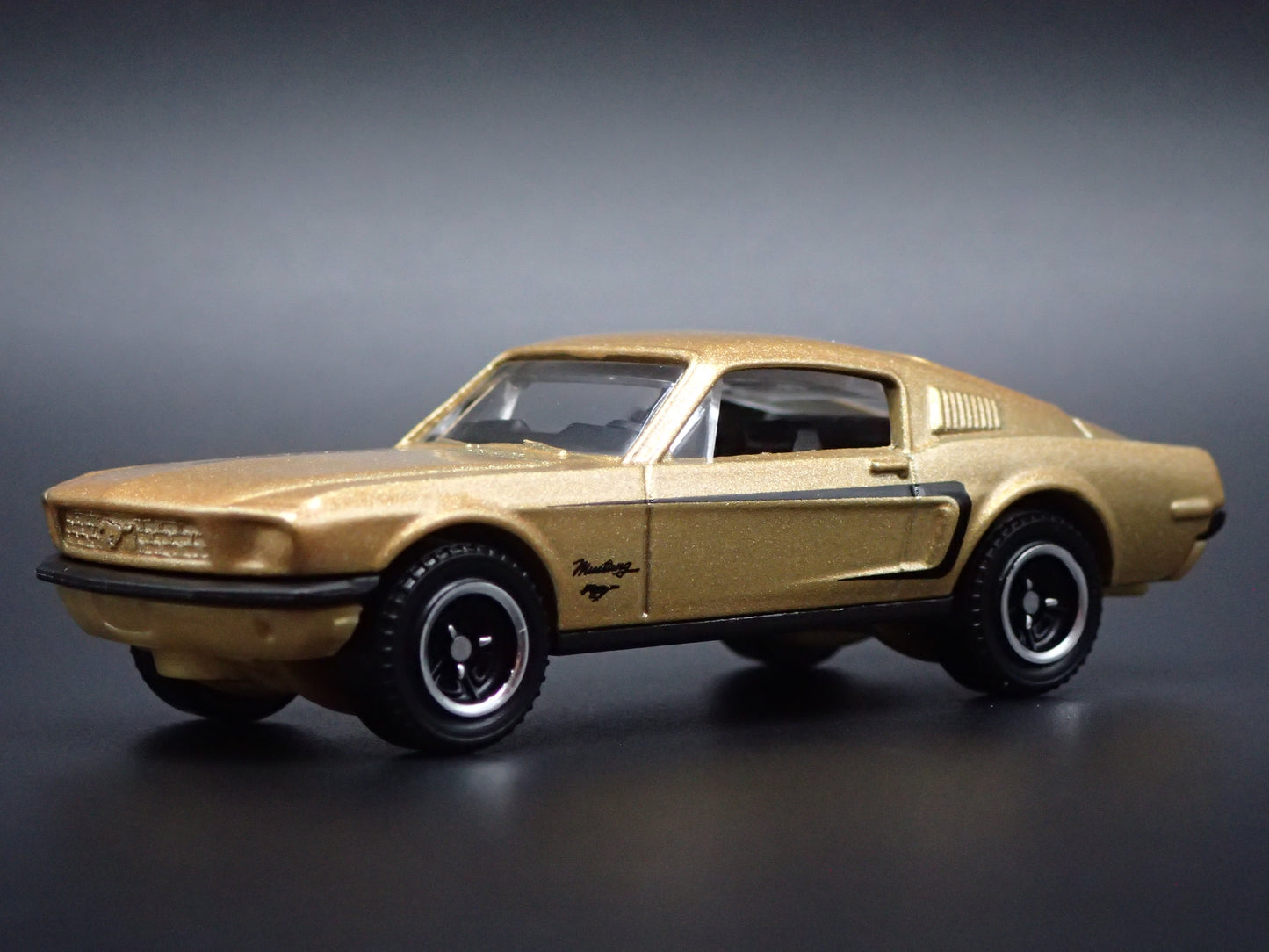 1968 68 FORD MUSTANG FASTBACK GOLD 1:64 SCALE DIORAMA DIECAST MODEL CAR