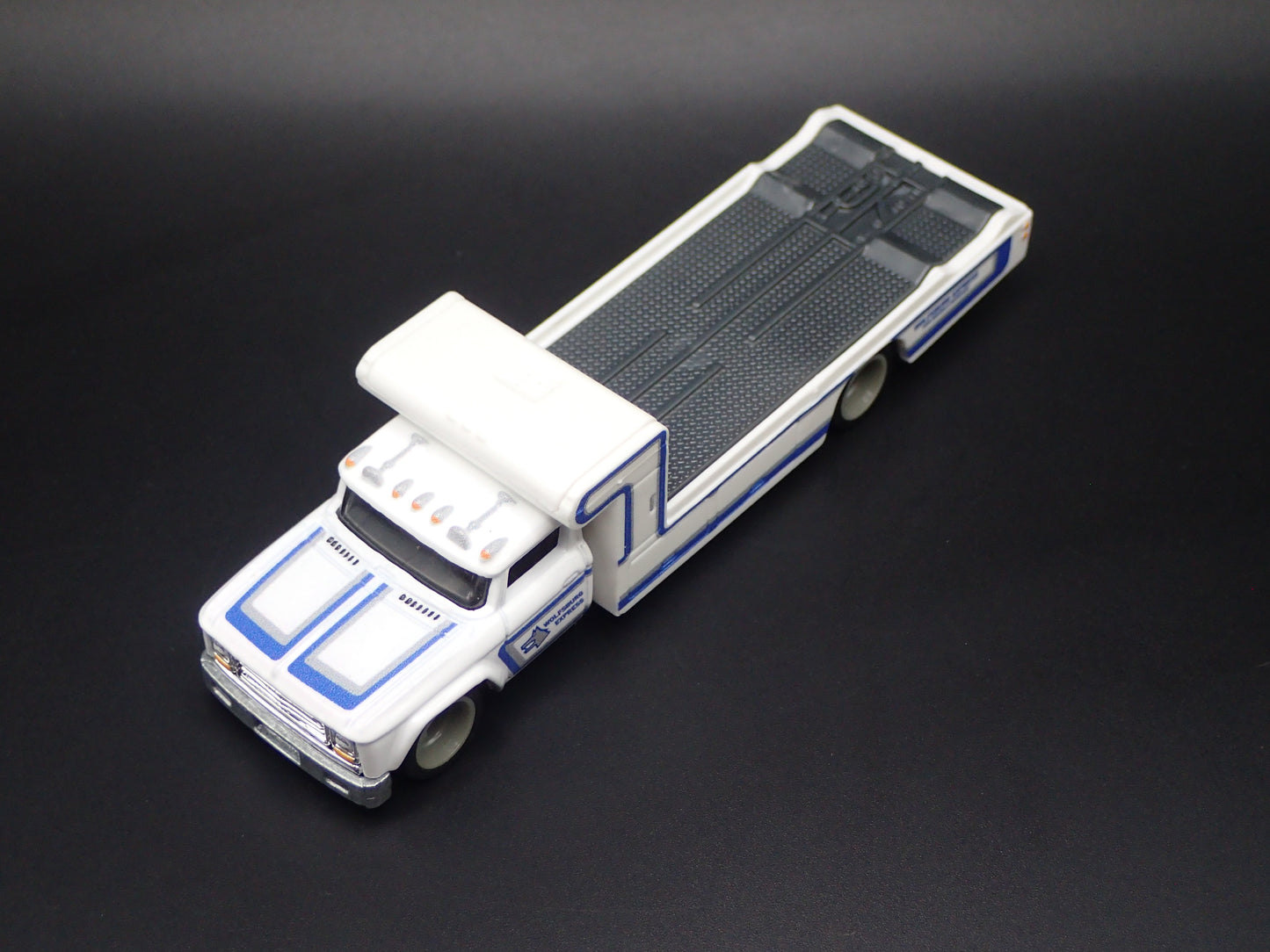 VINTAGE RACING FLATBED CAR HAULER TRUCK WHITE 1/64 SCALE DIECAST MODEL CAR