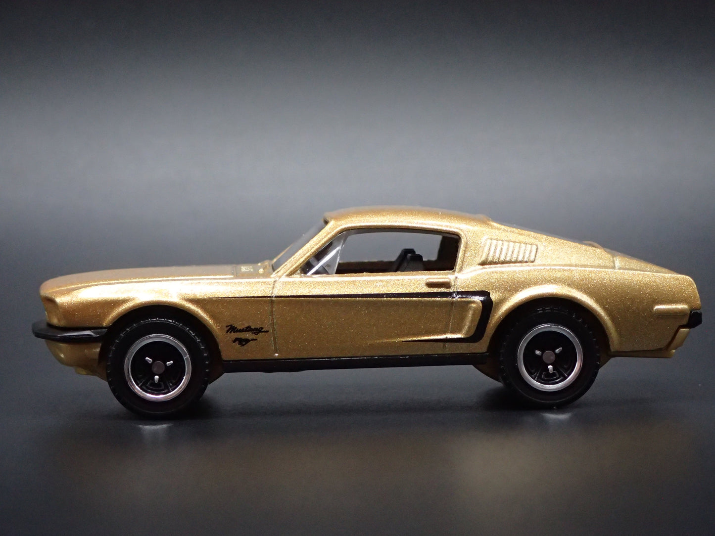 1968 68 FORD MUSTANG FASTBACK GOLD 1:64 SCALE DIORAMA DIECAST MODEL CAR