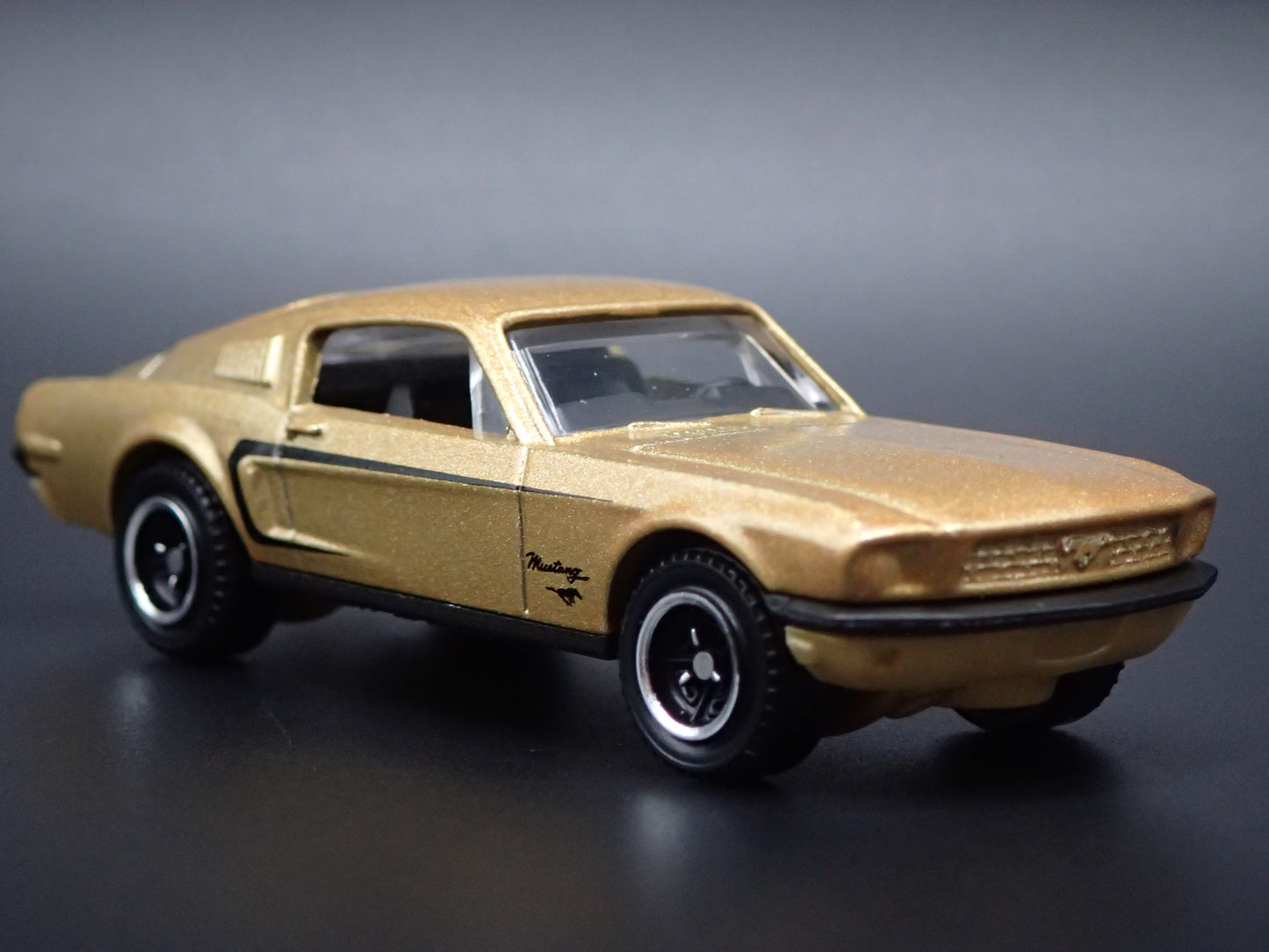1968 68 FORD MUSTANG FASTBACK GOLD 1:64 SCALE DIORAMA DIECAST MODEL CAR