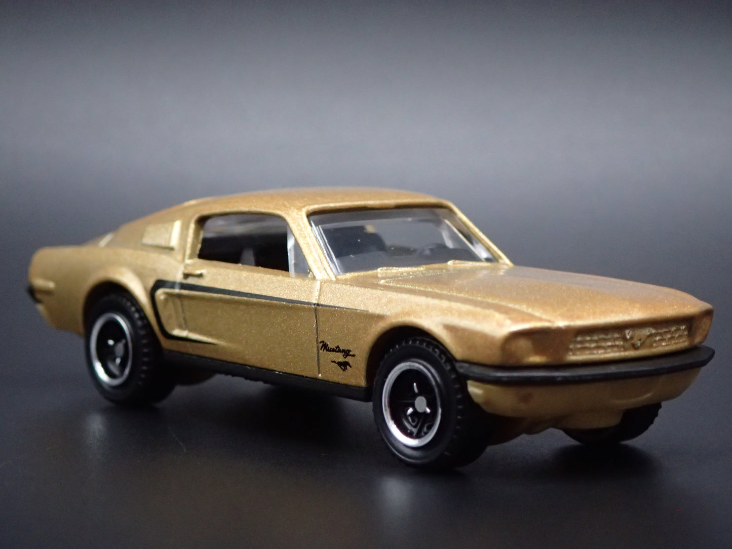 1968 68 FORD MUSTANG FASTBACK GOLD 1:64 SCALE DIORAMA DIECAST MODEL CAR