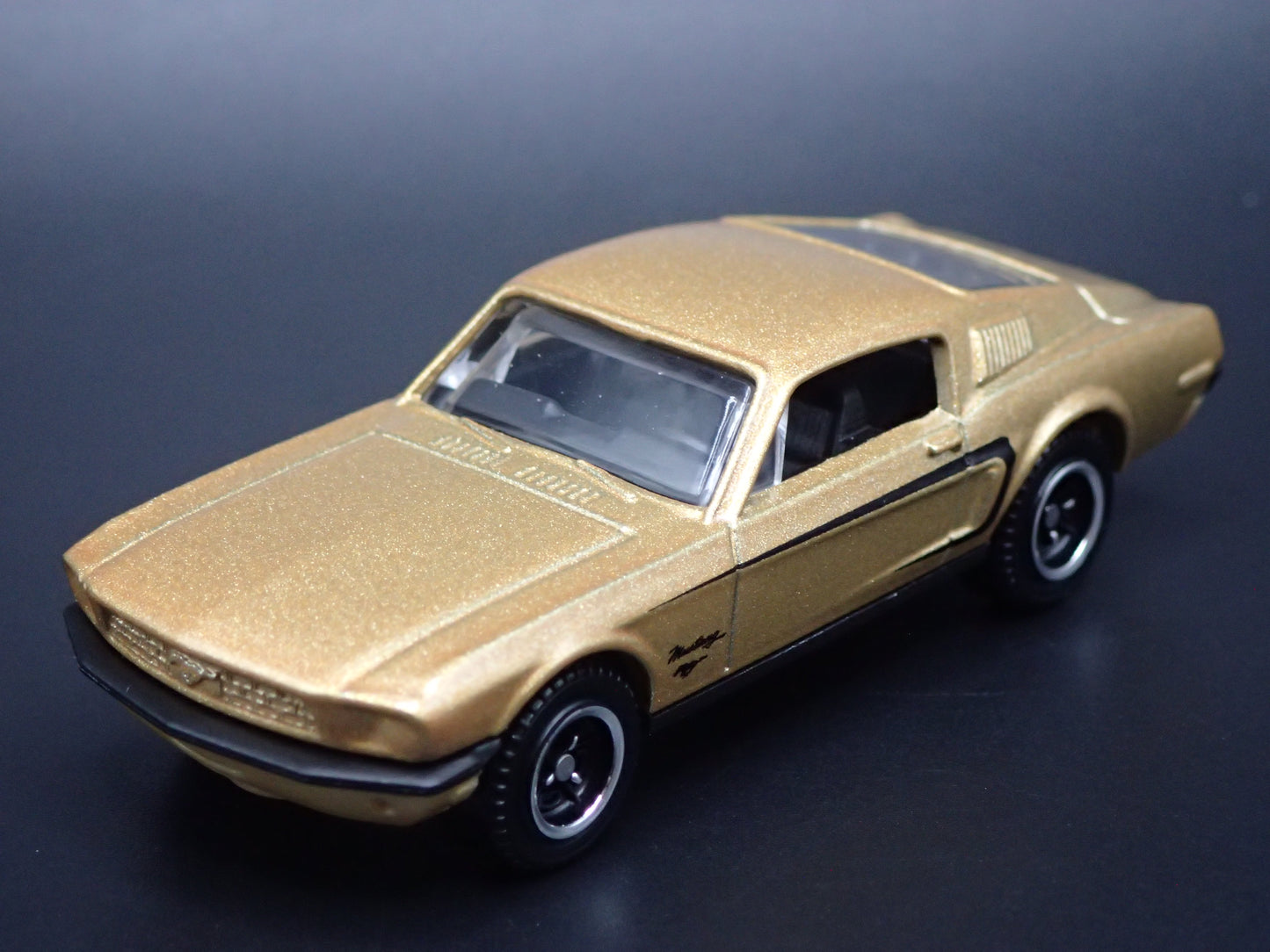 1968 68 FORD MUSTANG FASTBACK GOLD 1:64 SCALE DIORAMA DIECAST MODEL CAR