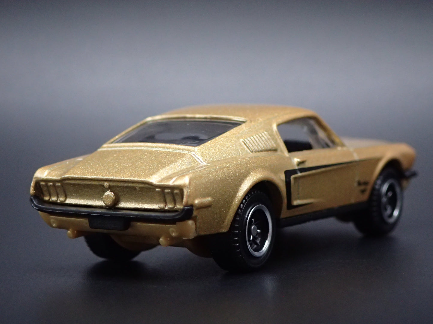 1968 68 FORD MUSTANG FASTBACK GOLD 1:64 SCALE DIORAMA DIECAST MODEL CAR