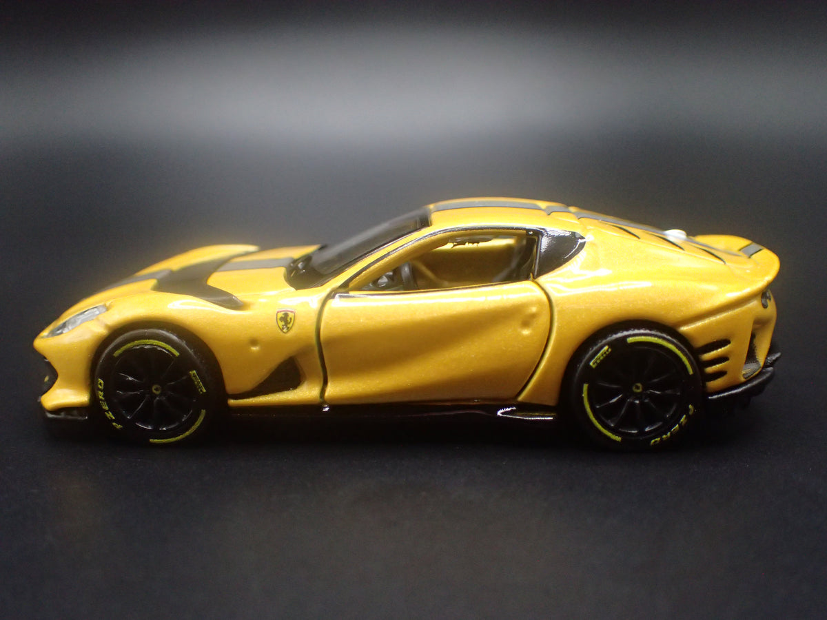 2017-2024 FERRARI 812 COMPETIZIONE 1:64 SCALE COLLECTIBLE DIORAMA DIECAST MODEL CAR