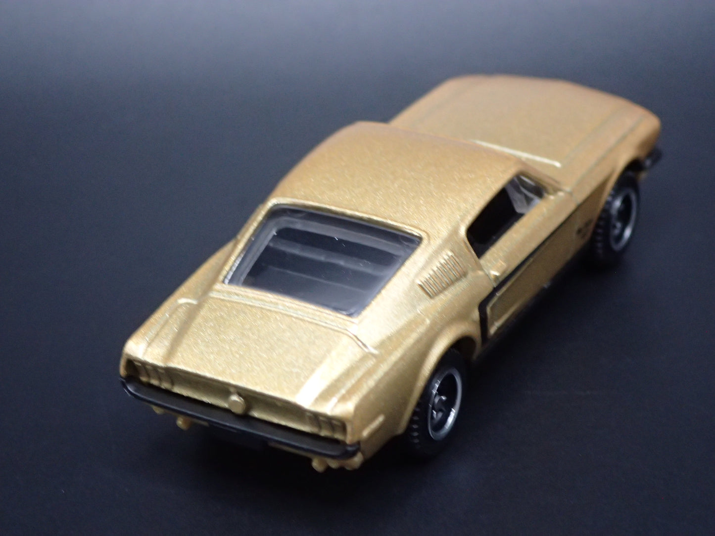 1968 68 FORD MUSTANG FASTBACK GOLD 1:64 SCALE DIORAMA DIECAST MODEL CAR
