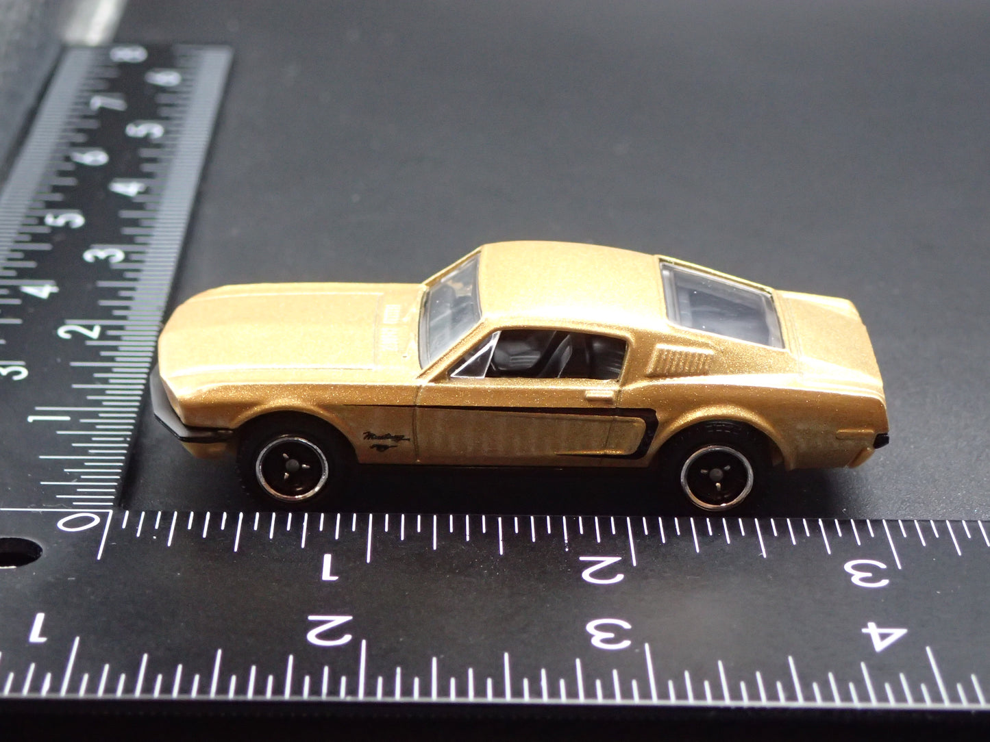 1968 68 FORD MUSTANG FASTBACK GOLD 1:64 SCALE DIORAMA DIECAST MODEL CAR