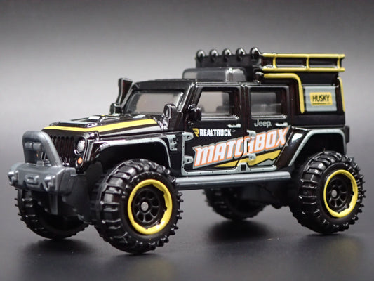 JEEP WRANGLER SUPERLIFT FOUR 4 DOOR BLACK 1:64 SCALE DIORAMA DIECAST MODEL CAR