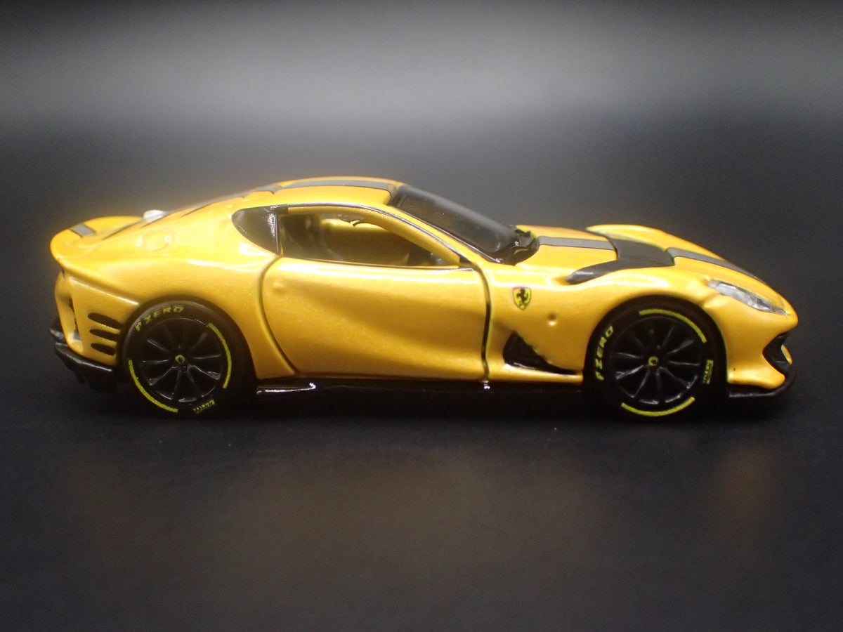 2017-2024 FERRARI 812 COMPETIZIONE 1:64 SCALE COLLECTIBLE DIORAMA DIECAST MODEL CAR