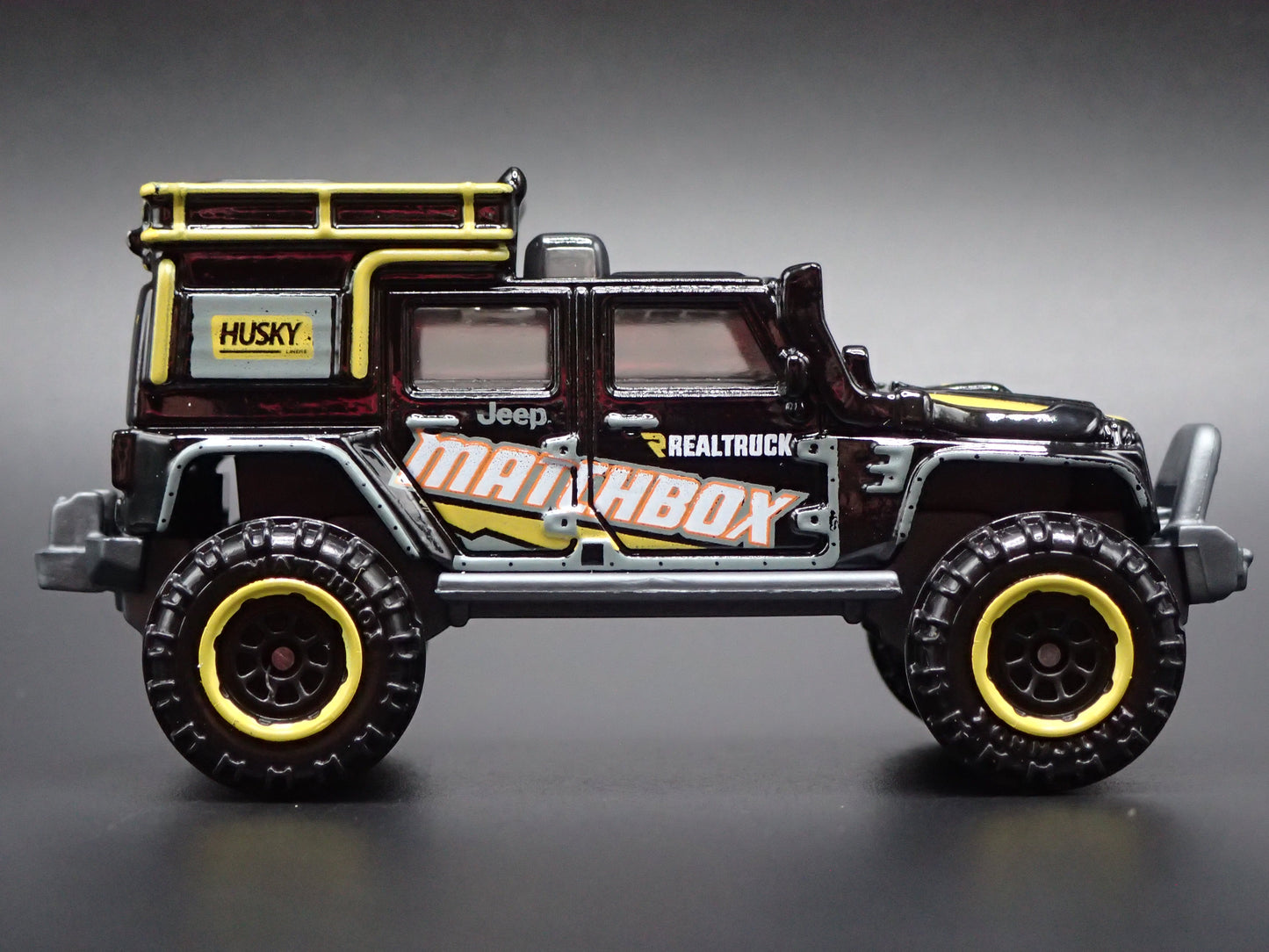JEEP WRANGLER SUPERLIFT FOUR 4 DOOR BLACK 1:64 SCALE DIORAMA DIECAST MODEL CAR