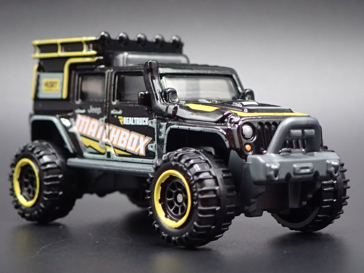 JEEP WRANGLER SUPERLIFT FOUR 4 DOOR BLACK 1:64 SCALE DIORAMA DIECAST MODEL CAR