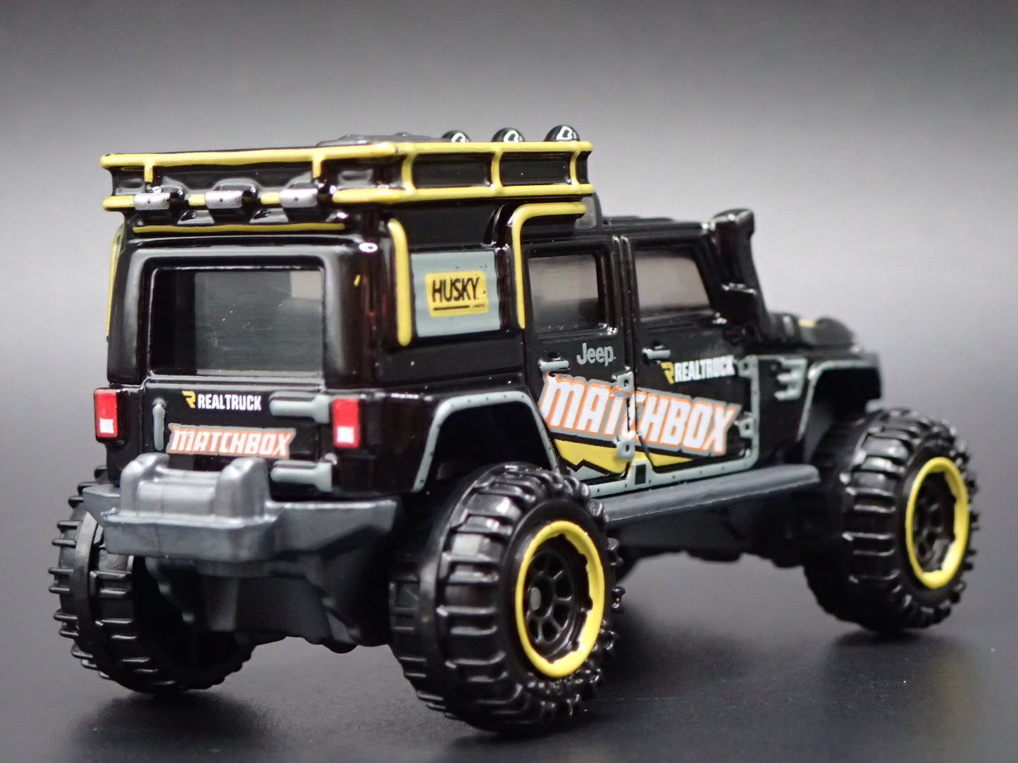 JEEP WRANGLER SUPERLIFT FOUR 4 DOOR BLACK 1:64 SCALE DIORAMA DIECAST MODEL CAR