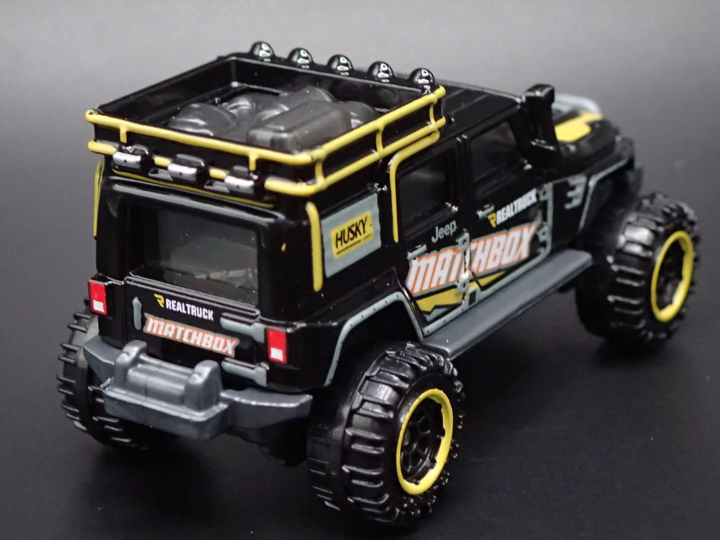 JEEP WRANGLER SUPERLIFT FOUR 4 DOOR BLACK 1:64 SCALE DIORAMA DIECAST MODEL CAR