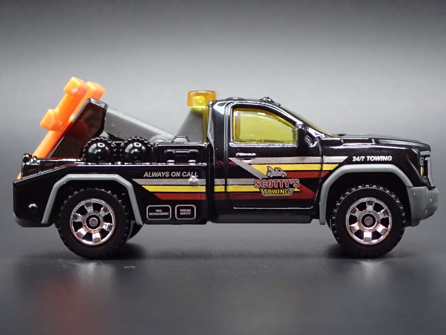 2024 GMC SIERRA 3500 TOW TRUCK WRECKER 1/64 SCALE DIORAMA DIECAST MODEL CAR