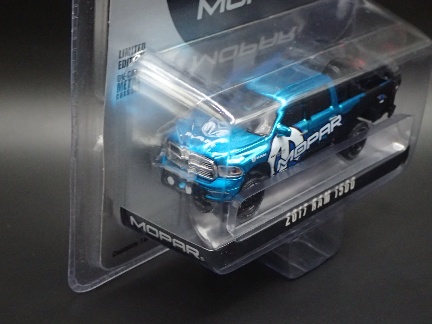 2026 GREENLIGHT GREEN MACHINE 2017 RAM 1500 MOPAR HOBBY CHROME SUPER CHASE 1/64