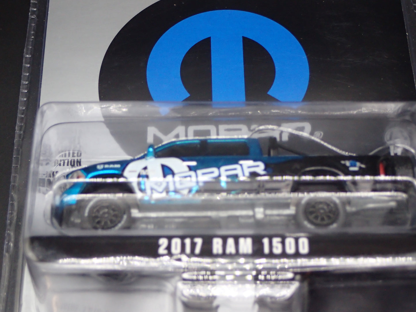 2026 GREENLIGHT GREEN MACHINE 2017 RAM 1500 MOPAR HOBBY CHROME SUPER CHASE 1/64