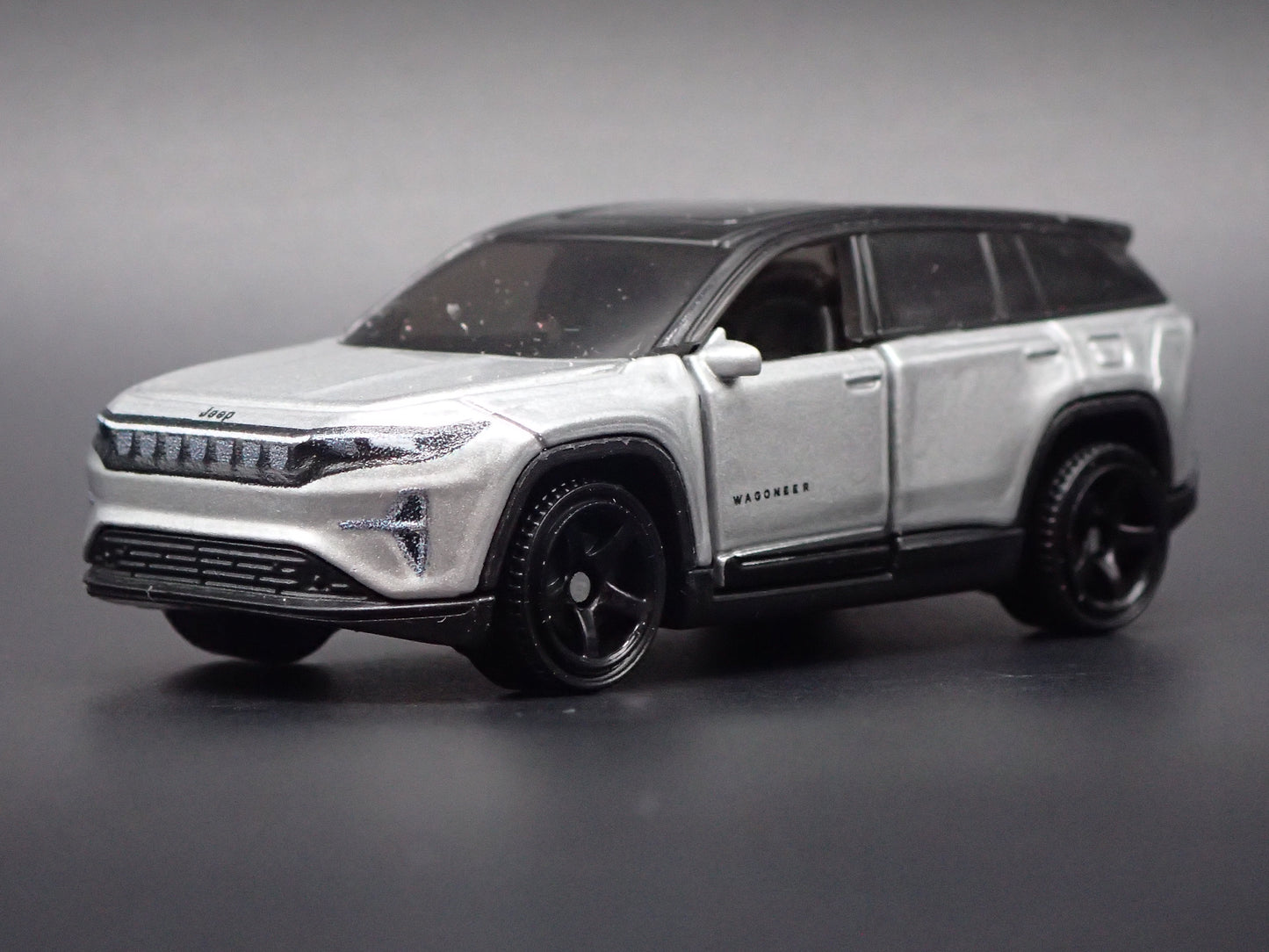 2024-2026 JEEP WAGONEER S EV SUV SILVER 1:64 SCALE DIORAMA DIECAST MODEL CAR