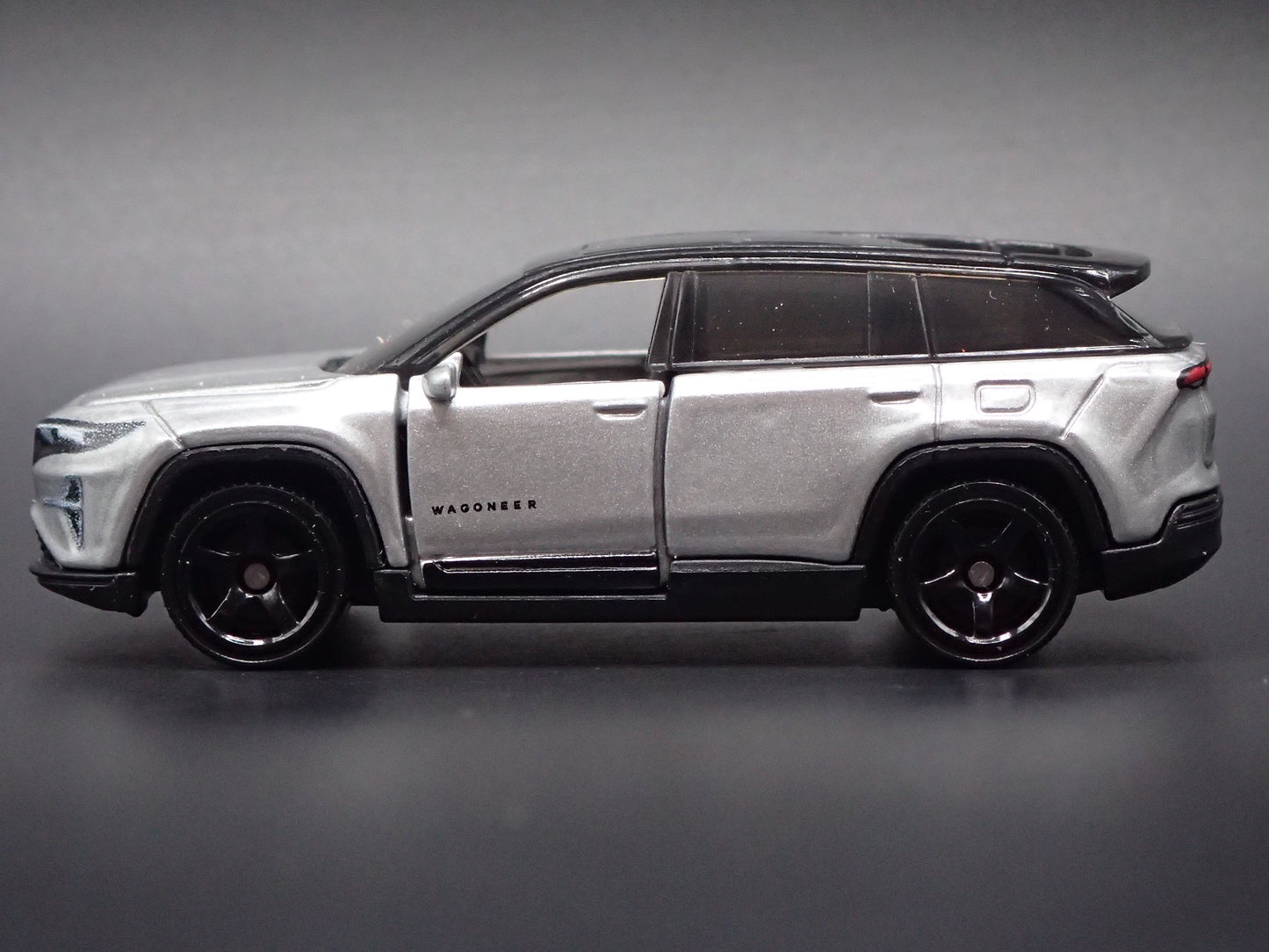 2024-2026 JEEP WAGONEER S EV SUV SILVER 1:64 SCALE DIORAMA DIECAST MODEL CAR