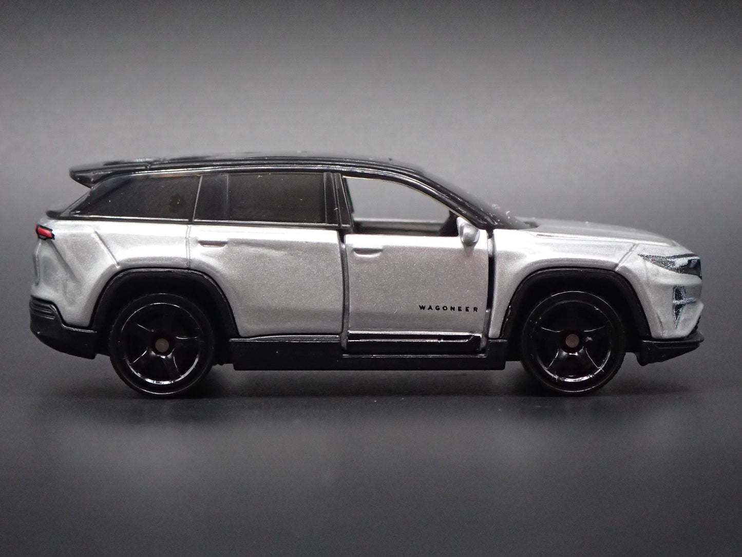 2024-2026 JEEP WAGONEER S EV SUV SILVER 1:64 SCALE DIORAMA DIECAST MODEL CAR