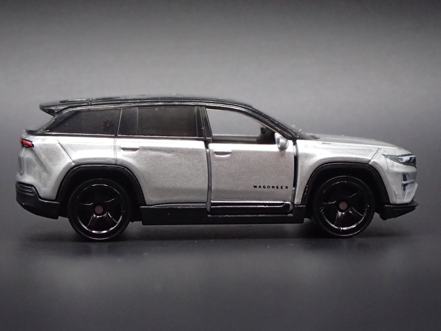 2024-2026 JEEP WAGONEER S EV SUV SILVER 1:64 SCALE DIORAMA DIECAST MODEL CAR