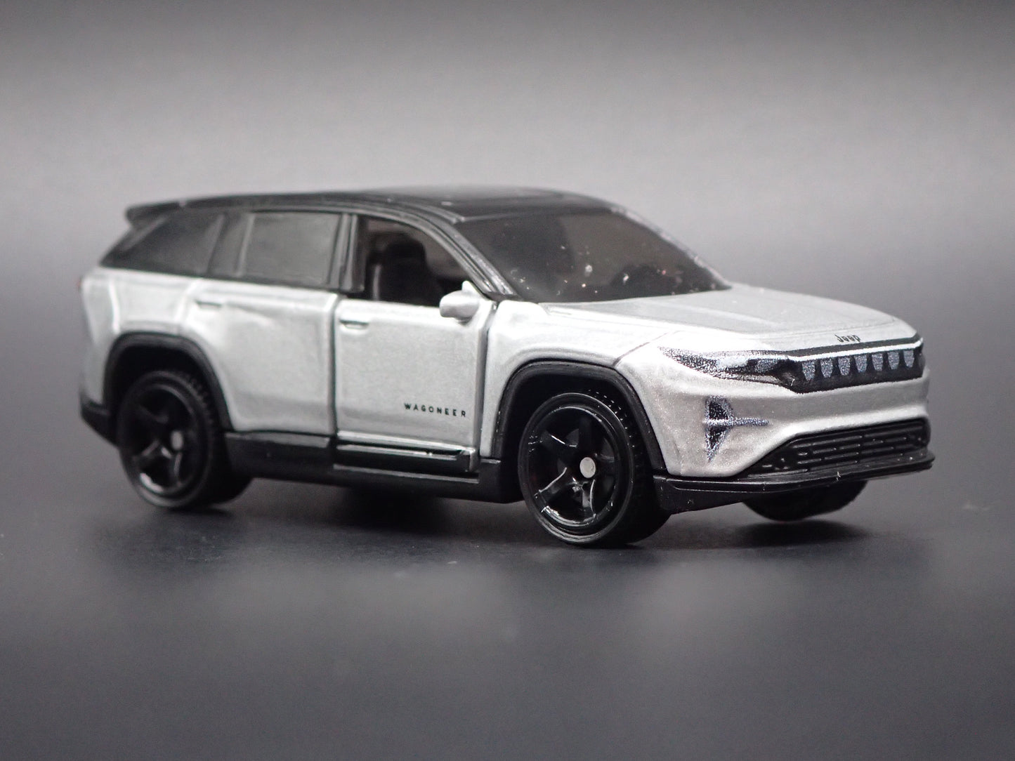 2024-2026 JEEP WAGONEER S EV SUV SILVER 1:64 SCALE DIORAMA DIECAST MODEL CAR