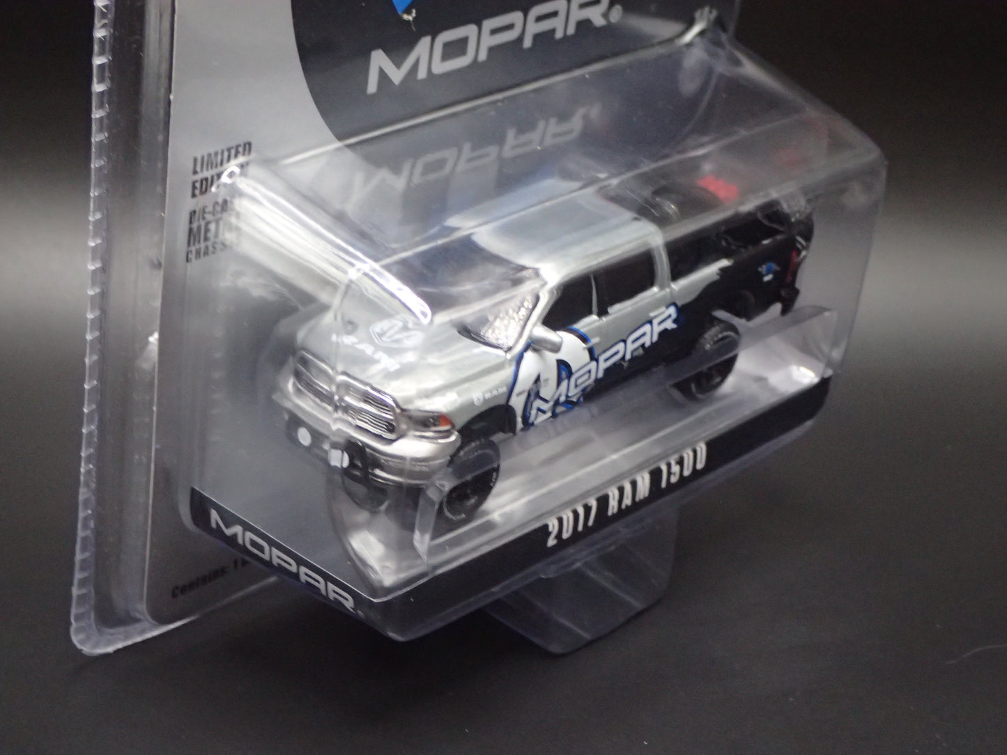 2026 GREENLIGHT GREEN MACHINE 2017 RAM 1500 MOPAR HOBBY RAW CHASE 1/64