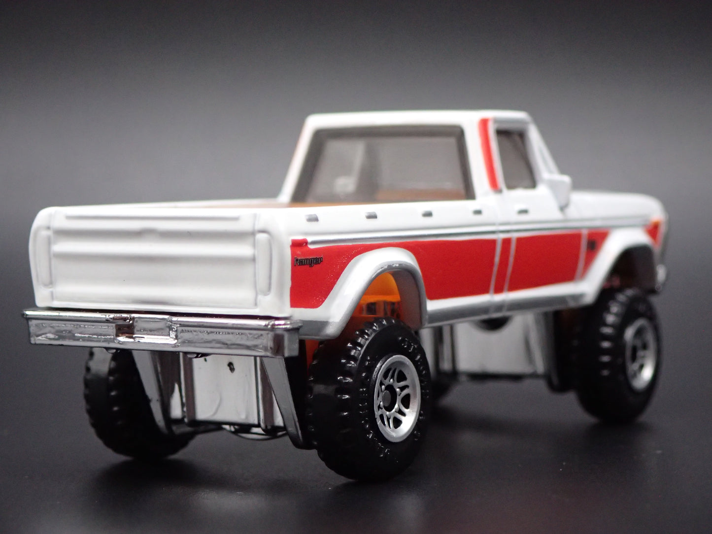 1974 74 FORD F100 RANGER 4X4 PICKUP TRUCK 1/64 SCALE DIORAMA DIECAST MODEL CAR