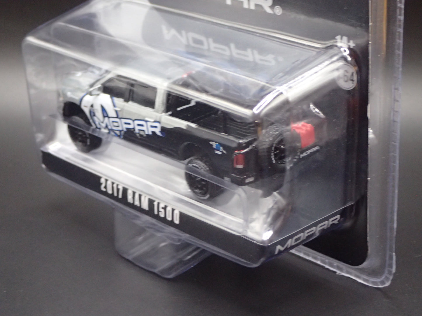 2026 GREENLIGHT GREEN MACHINE 2017 RAM 1500 MOPAR HOBBY RAW CHASE 1/64