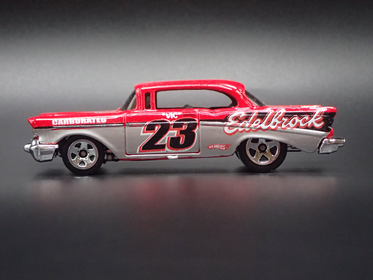 1957 57 CHEVY CHEVROLET BEL AIR 1:64 SCALE COLLECTIBLE DIORAMA DIECAST MODEL CAR