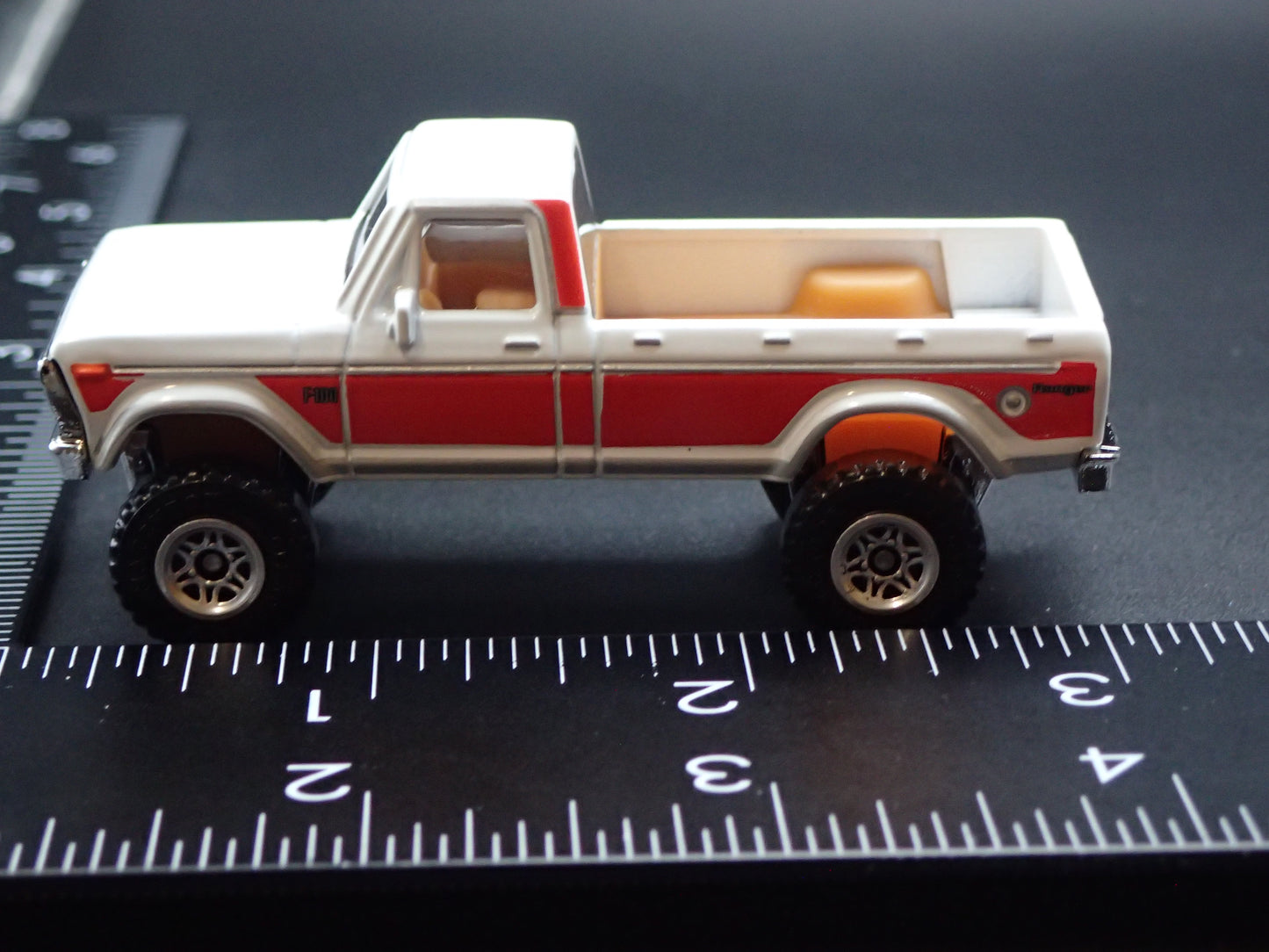 1974 74 FORD F100 RANGER 4X4 PICKUP TRUCK 1/64 SCALE DIORAMA DIECAST MODEL CAR