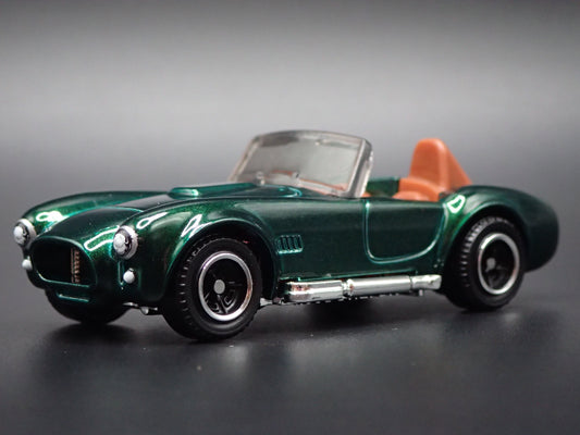 1965 SHELBY COBRA 427 S/C GREEN 1:64 SCALE COLLECTIBLE DIORAMA DIECAST MODEL CAR