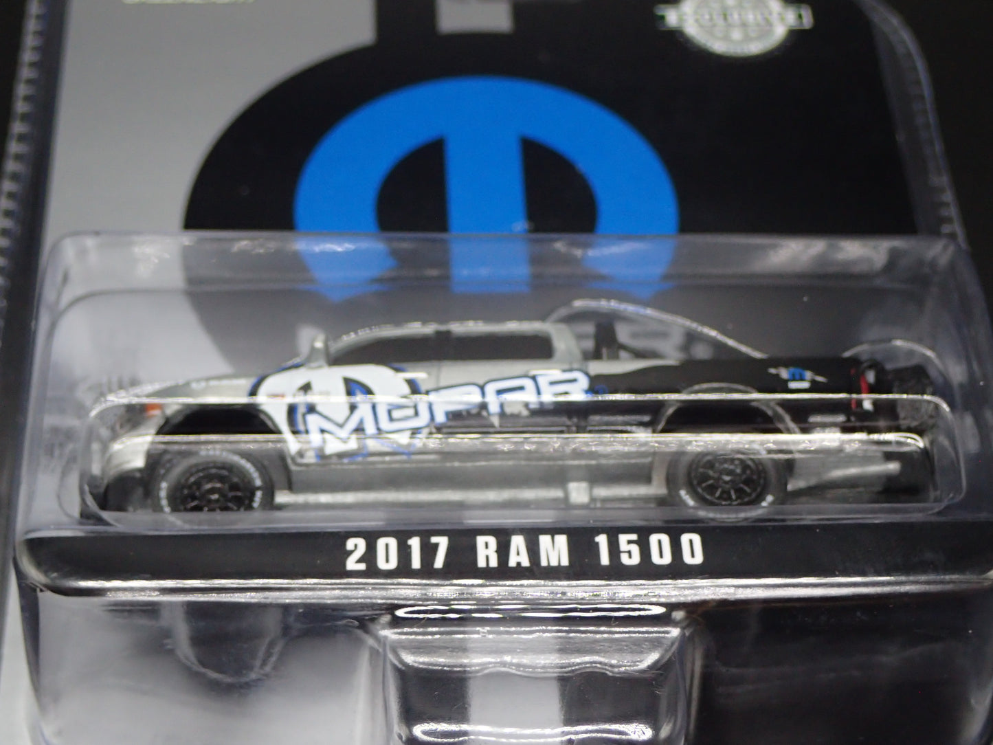 2026 GREENLIGHT GREEN MACHINE 2017 RAM 1500 MOPAR HOBBY RAW CHASE 1/64