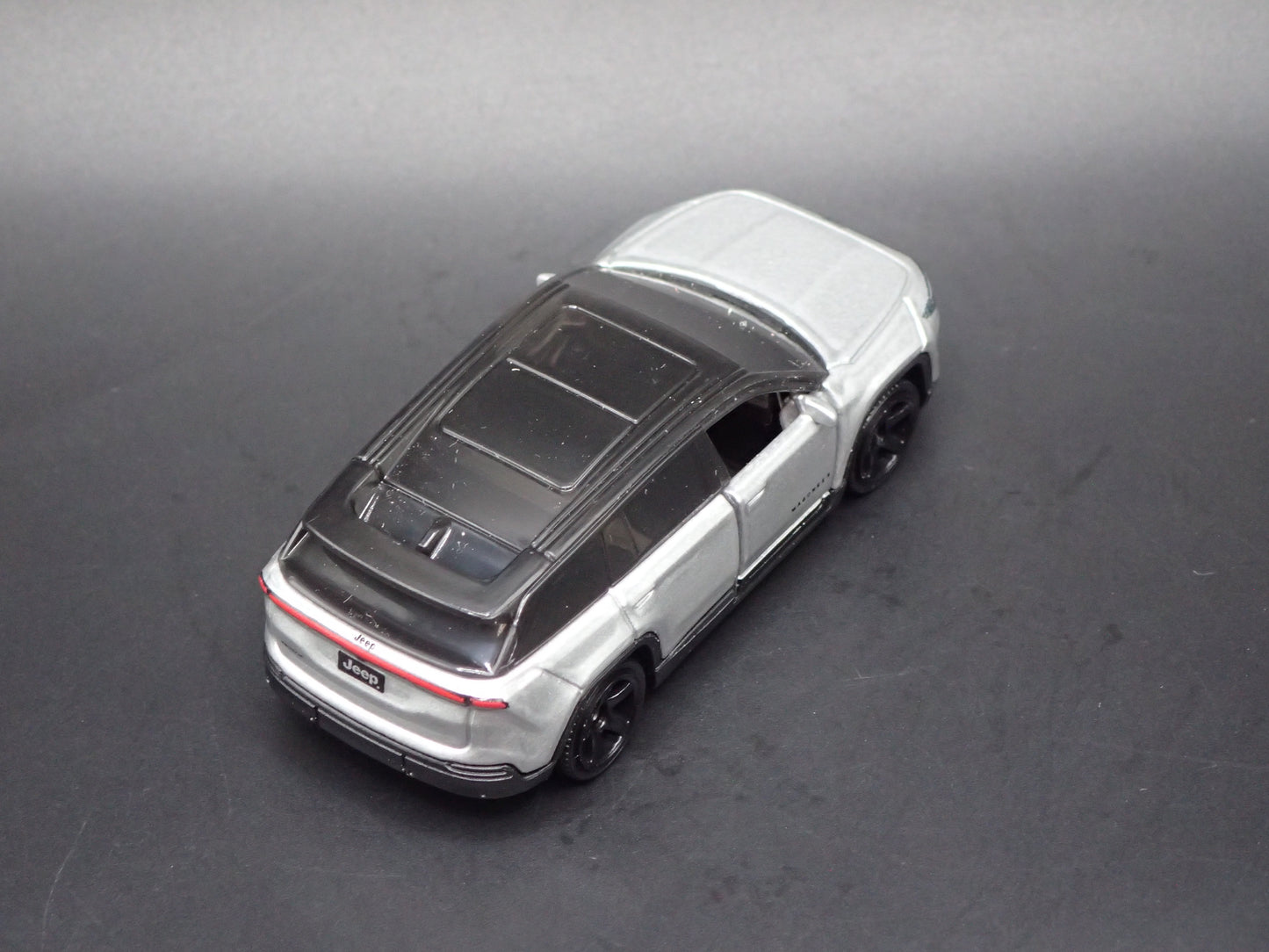 2024-2026 JEEP WAGONEER S EV SUV SILVER 1:64 SCALE DIORAMA DIECAST MODEL CAR