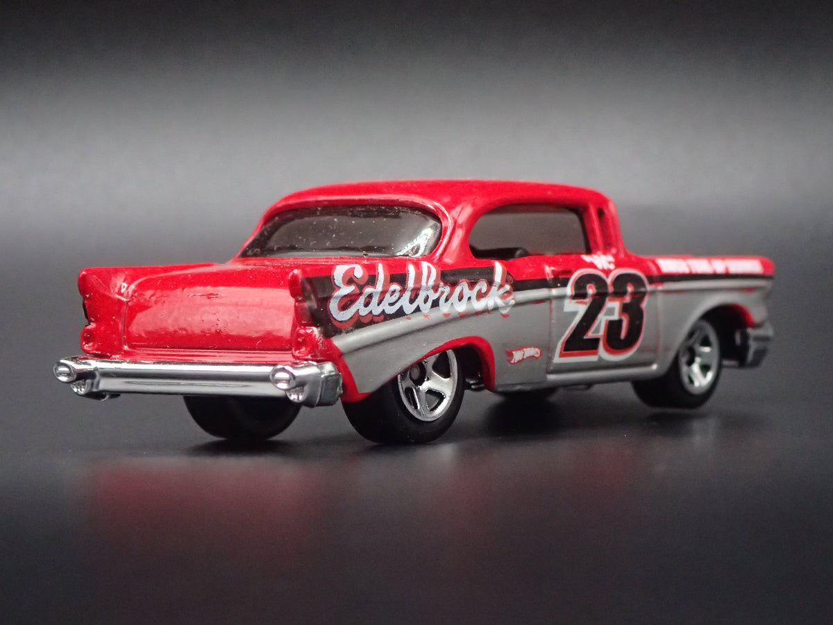 1957 57 CHEVY CHEVROLET BEL AIR 1:64 SCALE COLLECTIBLE DIORAMA DIECAST MODEL CAR