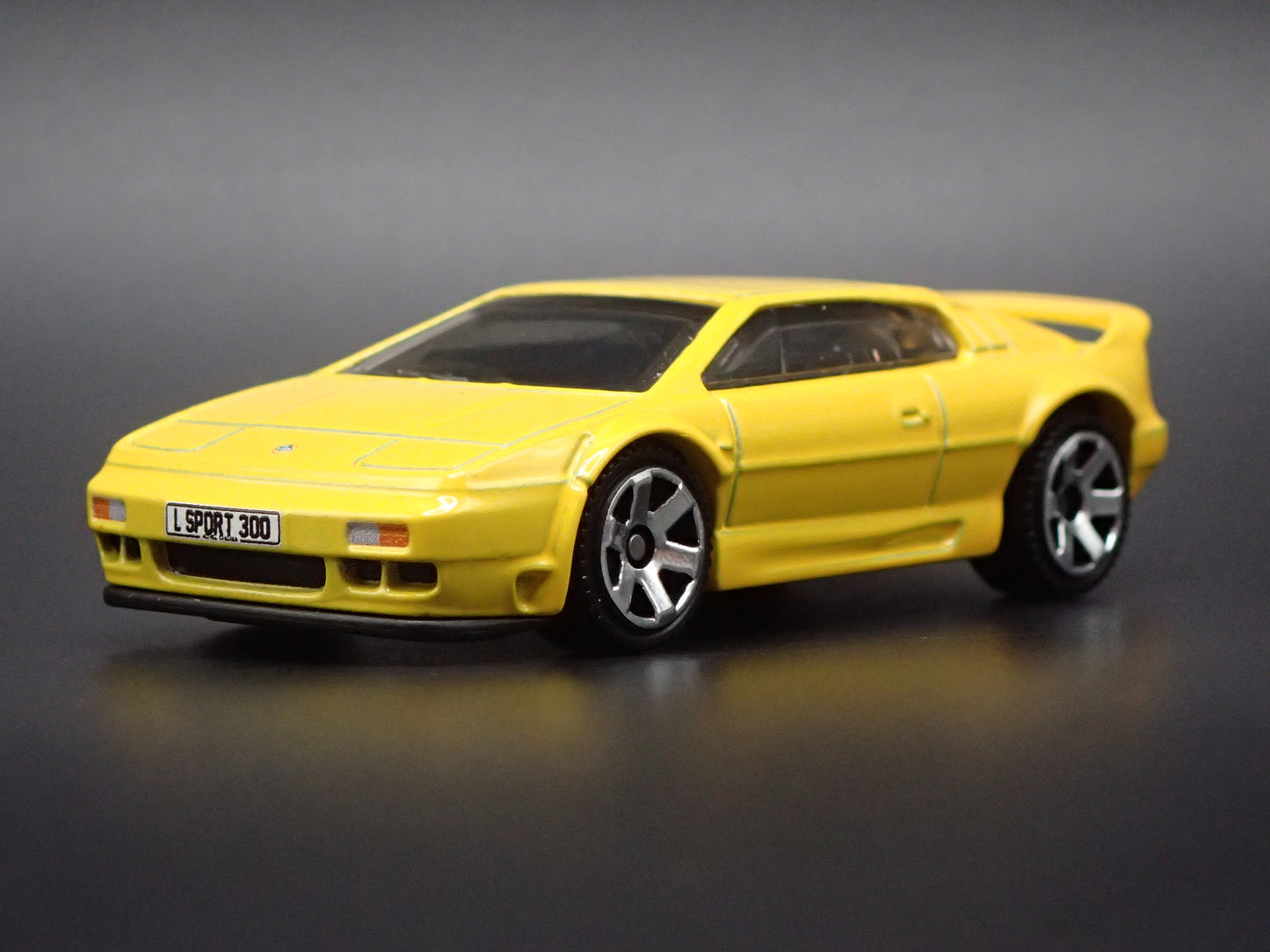 1992-1995 LOTUS ESPRIT 300 SPORT YELLOW 1:64 SCALE DIORAMA DIECAST MODEL CAR