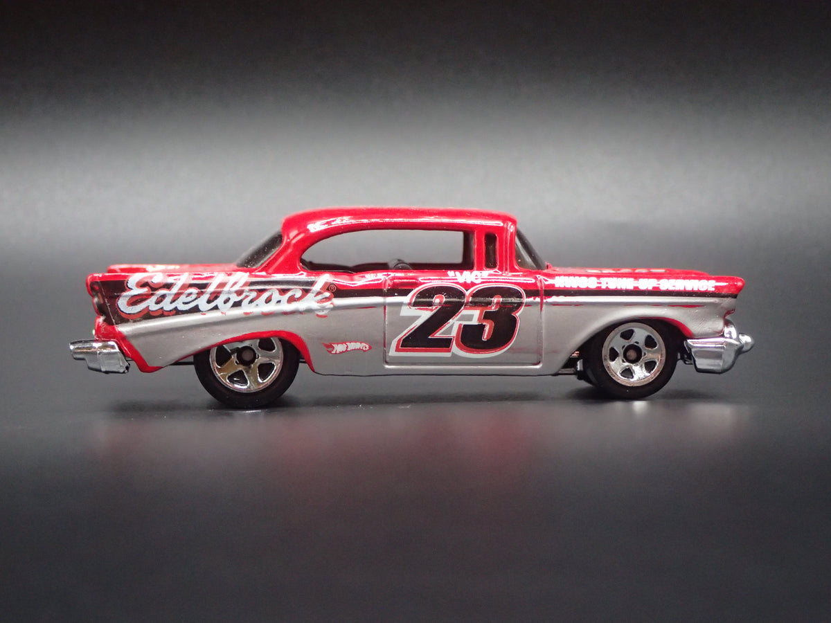 1957 57 CHEVY CHEVROLET BEL AIR 1:64 SCALE COLLECTIBLE DIORAMA DIECAST MODEL CAR